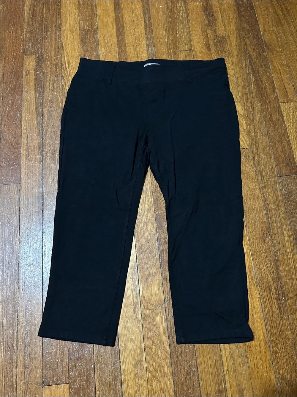 Maurices Black Pull On Capris, Sz Medium